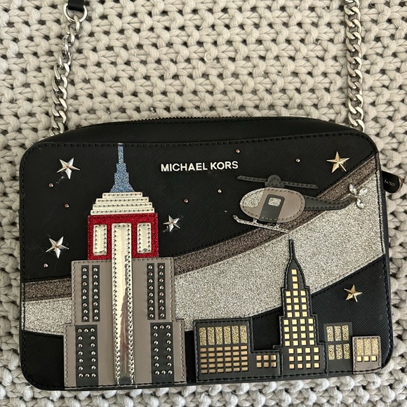 MICHAEL KORS | LIMITED EDITION | NYC SKYLINE CROSSBODY BAG - Picture 2 of 2
